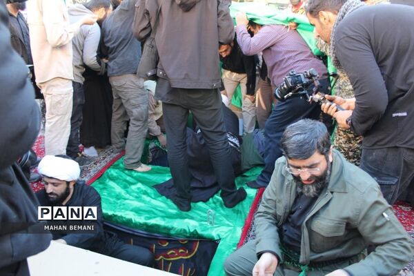 خاکسپاری دو شهید گمنام در مدرسه علمیه فاطمی