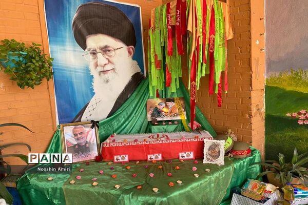 اهدای بسته‌های حمایتی به خانواده‌های کم توان مالی آموزشگاه