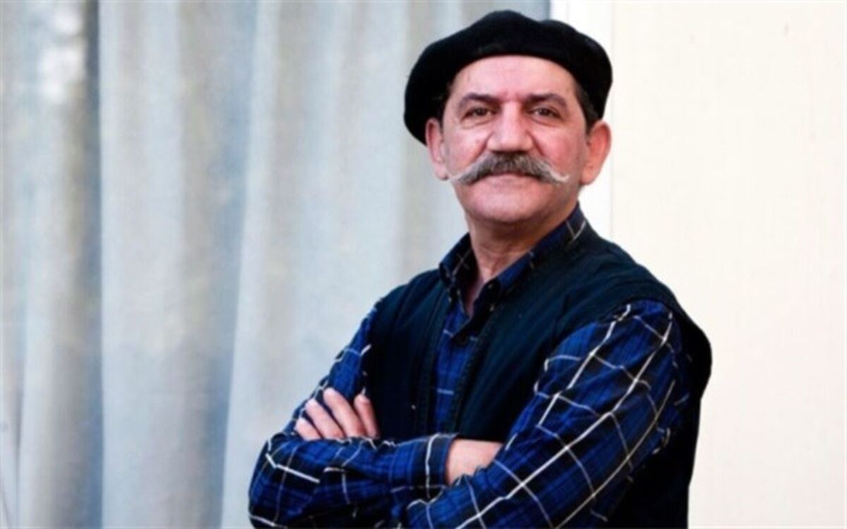 حمید جبلی با یک کتاب در رادیو