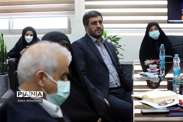 نشست اعضای دبیرخانه کشوری گروه آموزشی مشاوران