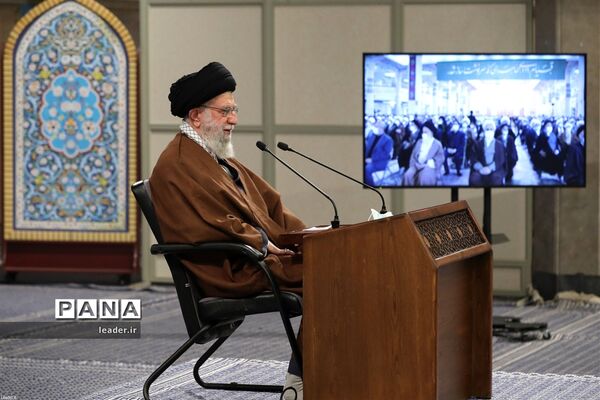 دیدار رهبر معظم انقلاب اسلامی با مردم قم