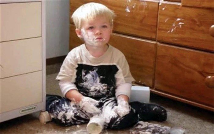 با شیطنت کودک در مهمانی‌ها چه کنیم؟