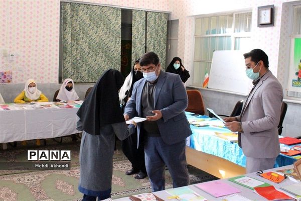 آیین تجلیل از برگزیدگان جشنواره کتاب من