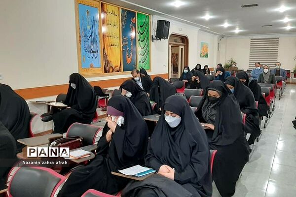 جلسه هم‌اندیشی  اتحادیه انجمن‌های اسلامی با معاونان و مربیان پرورشی در آموزش و پرورش رودهن