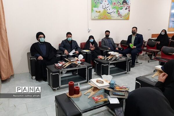 جلسه هم‌اندیشی  اتحادیه انجمن‌های اسلامی با معاونان و مربیان پرورشی در آموزش و پرورش رودهن