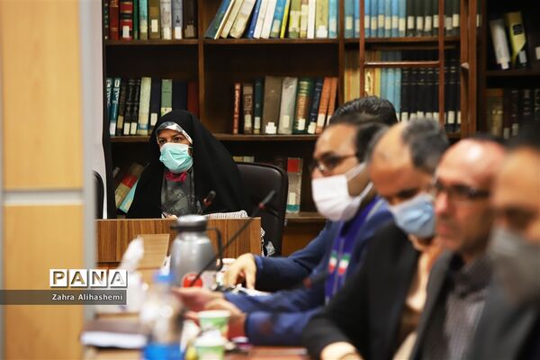 نشست مدیران سازمان دانش‌آموزی استان‌ها و مناطق شهر تهران با عوامل فیلم مرد نقره‌ای