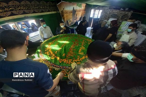 ایستگاه صلواتی؛ پخت و توزیع سمنو برای ۱۲۰۰۰ نفر