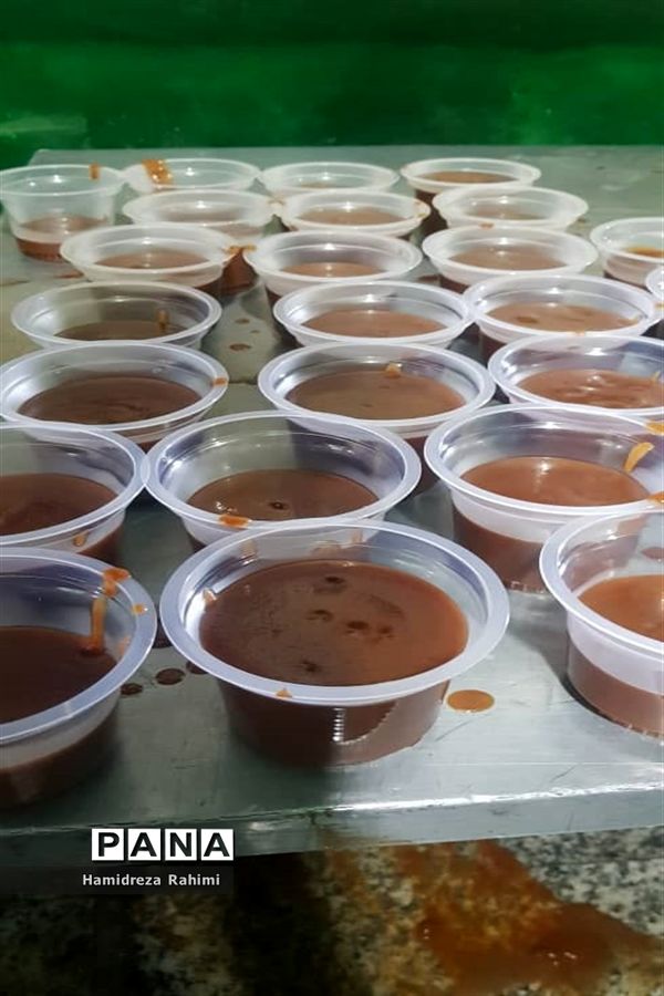 ایستگاه صلواتی؛ پخت و توزیع سمنو برای ۱۲۰۰۰ نفر