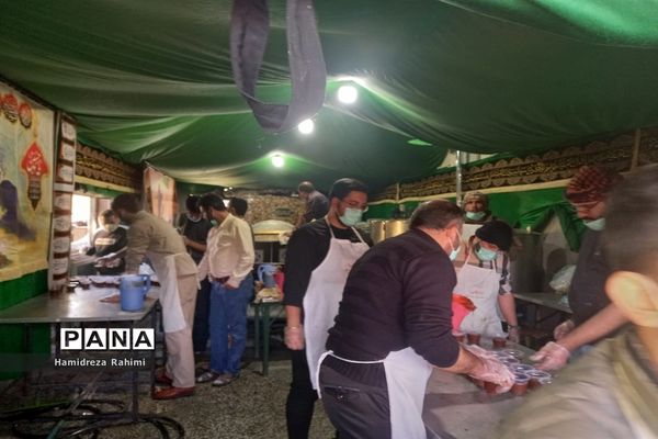 ایستگاه صلواتی؛ پخت و توزیع سمنو برای ۱۲۰۰۰ نفر