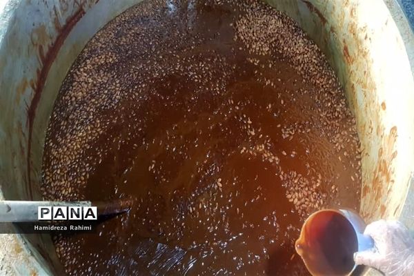 ایستگاه صلواتی؛ پخت و توزیع سمنو برای ۱۲۰۰۰ نفر