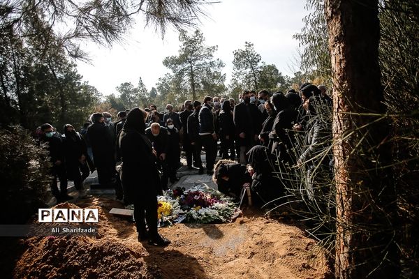 مراسم خاکسپاری حمید لبخنده