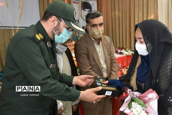 برگزاری یادواره لاله‌های روشن شهدای دبستان پسرانه شهید شیدانشید شهرستان شهرضا