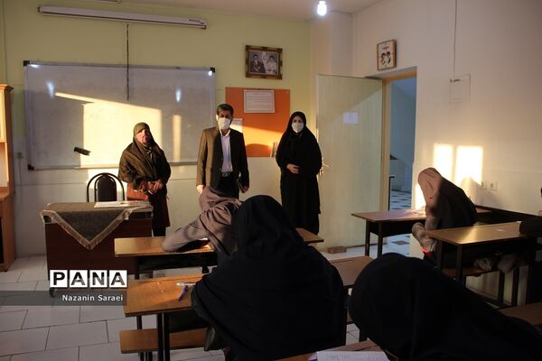 بازدید سرپرست مدیریت آموزش و پرورش اسلامشهر از روندبرگزاری امتحانات حضوری