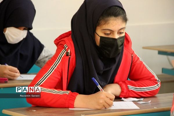 بازدید سرپرست مدیریت آموزش و پرورش اسلامشهر از روندبرگزاری امتحانات حضوری