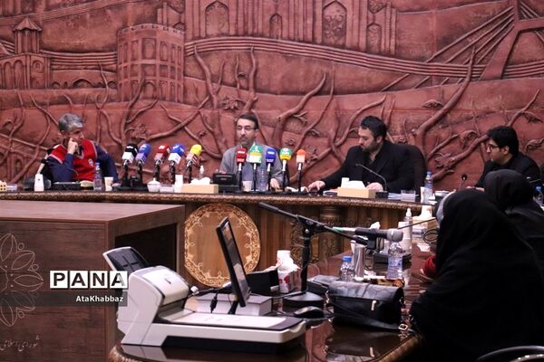 نشست خبری روح الله رشیدی با رسانه‌های تبریز