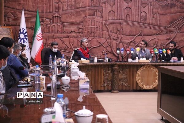 نشست خبری روح الله رشیدی با رسانه‌های تبریز