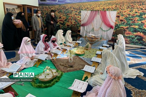 نمایشگاه « از مدرسه تا بقیع» در منطقه ۱۵