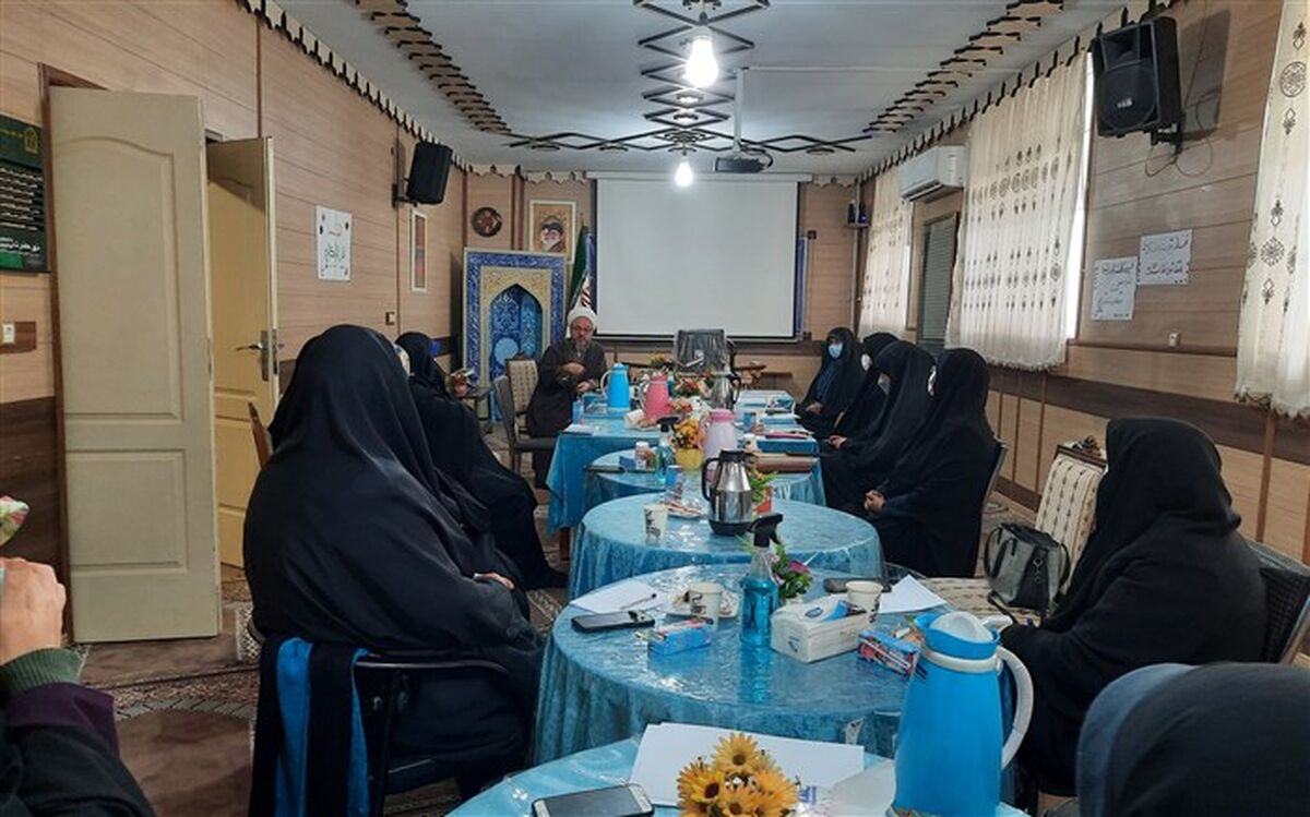 گفتمان دینی ویژه مدیران و معاونین پرورشی در دارالقرآن نور منطقه ۱۷