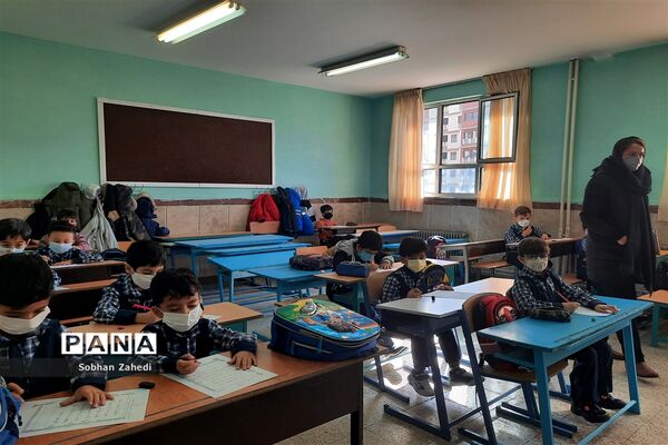 امتحانات حضوری  زیر سایه سنگین  کرونا در رودهن