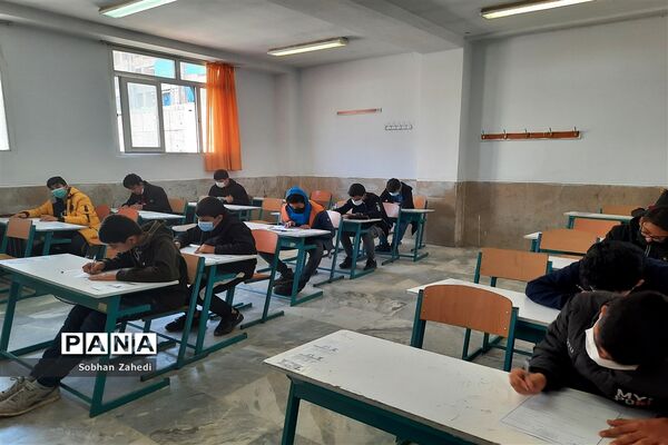 امتحانات حضوری  زیر سایه سنگین  کرونا در رودهن