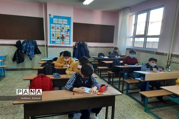 امتحانات حضوری  زیر سایه سنگین  کرونا در رودهن