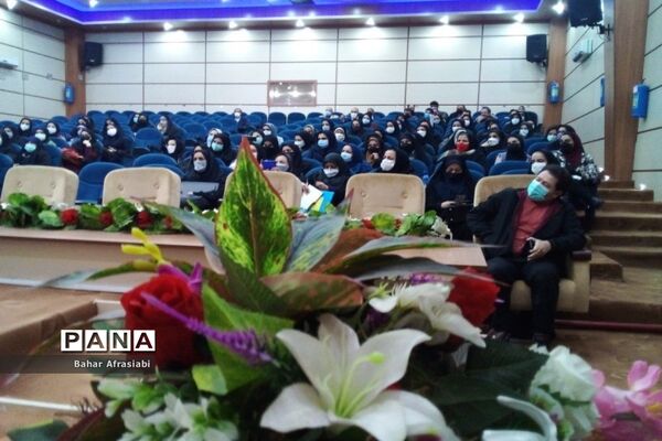 جلسه شورای آموزگاران آموزش مهارت‌های خود مراقبتی در رباط کریم