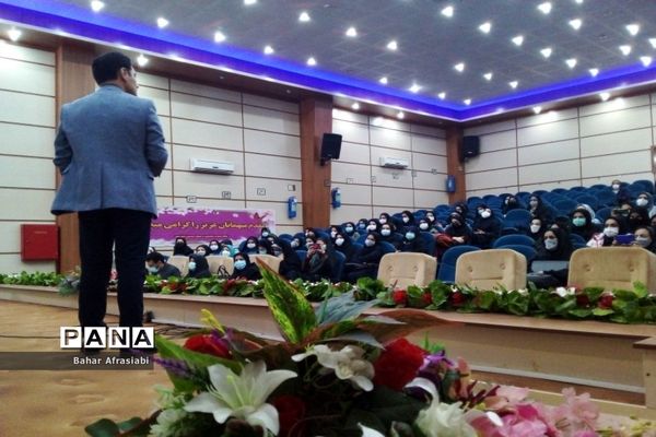 جلسه شورای آموزگاران آموزش مهارت‌های خود مراقبتی در رباط کریم