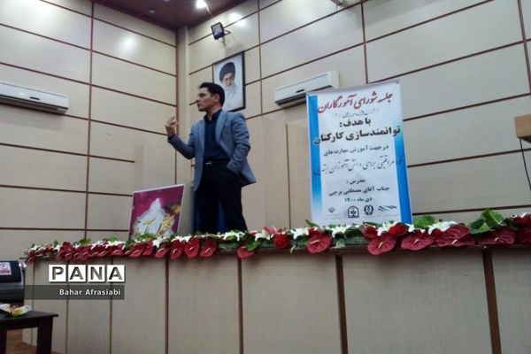 جلسه شورای آموزگاران آموزش مهارت‌های خود مراقبتی در رباط کریم