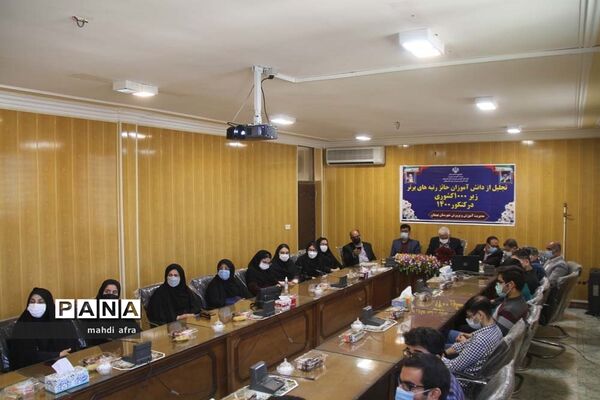 تجلیل از دانش‌آموزان بهبهانی حائز رتبه‌های زیر هزار کشوری در کنکور 1400