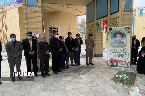 مراسم یادواره شهدا و طرح لاله‌های روشن دبستان شاهد ابرکوه
