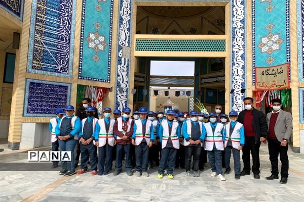 مراسم یادواره شهدا و طرح لاله‌های روشن دبستان شاهد ابرکوه