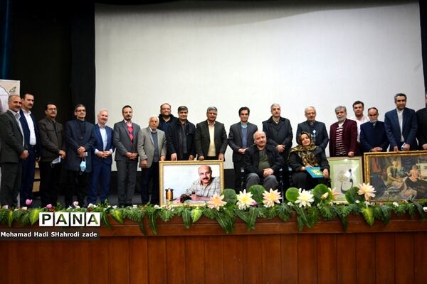 مراسم تجلیل از هنرمند پیشکسوت علیرضا قزی در ناحیه یک آموزش و پرورش خراسان رضوی