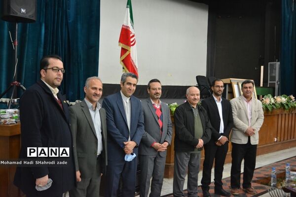 مراسم تجلیل از هنرمند پیشکسوت علیرضا قزی در ناحیه یک آموزش و پرورش خراسان رضوی