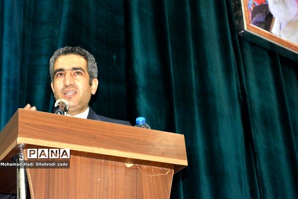 مراسم تجلیل از هنرمند پیشکسوت علیرضا قزی در ناحیه یک آموزش و پرورش خراسان رضوی