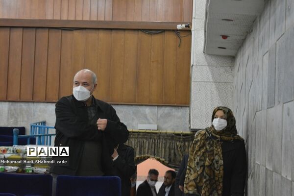 مراسم تجلیل از هنرمند پیشکسوت علیرضا قزی در ناحیه یک آموزش و پرورش خراسان رضوی