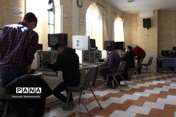 برگزاری امتحانات عملی رشته الکترونیک هنرستان فنی و حرفه‌ای معلم در شیراز