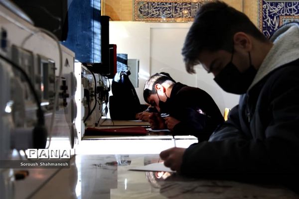 برگزاری امتحانات عملی رشته الکترونیک هنرستان فنی و حرفه‌ای معلم در شیراز