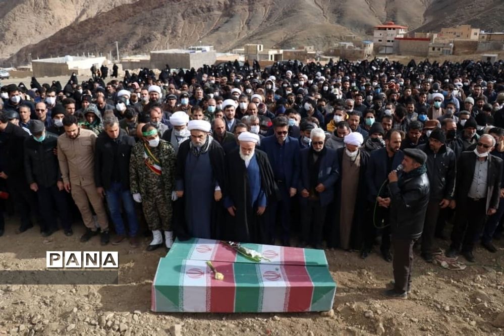 مراسم تشییع پیکر شهدا در شهر برزک