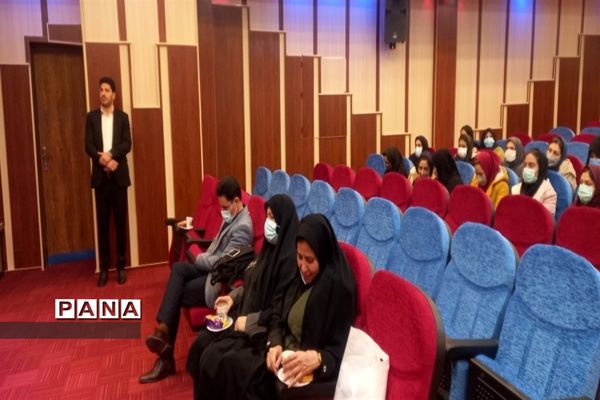 جلسه شورای آموزگاران آموزش مهارت‌های خود مراقبتی در پرند