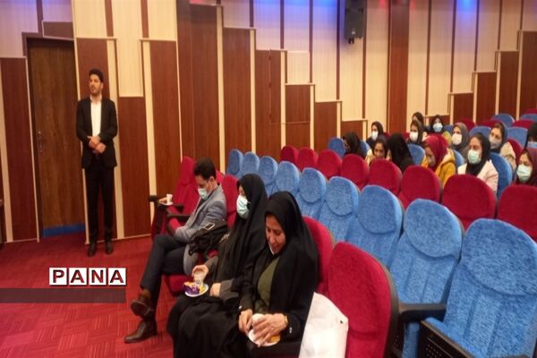 جلسه شورای آموزگاران آموزش مهارت‌های خود مراقبتی در پرند