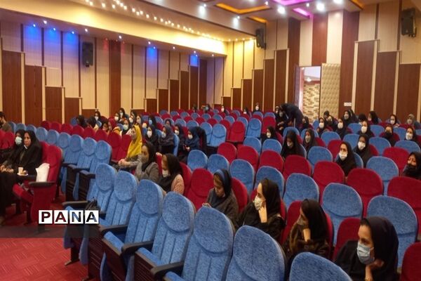 جلسه شورای آموزگاران آموزش مهارت‌های خود مراقبتی در پرند