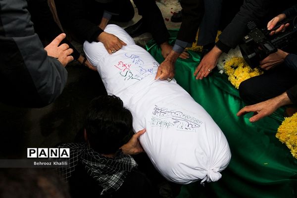 تشییع و تدفین پیکر دو شهید گمنام در محوطه وزارت کشور