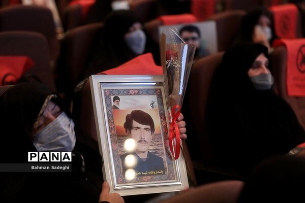 آیین تجلیل از مادران و همسران شهید
