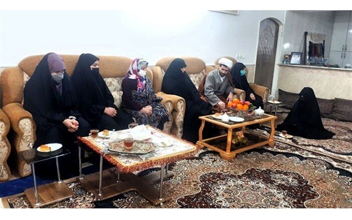دیدار دانش‌آموزان آموزشگاه آیت‌الله سعیدی با همسر شهید «سلمان عسگری»