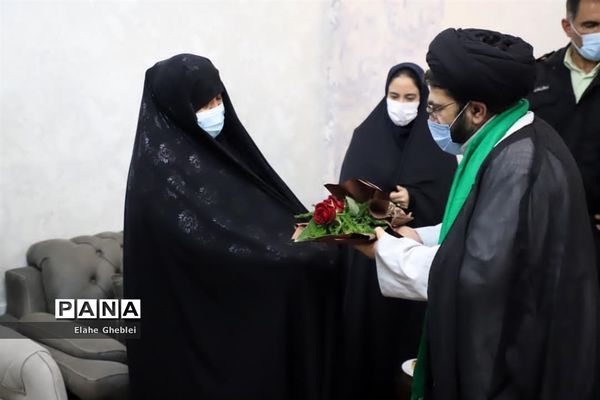 تجلیل مدیران قیامدشت از مقام‌ والای مادران و همسران‌شهدا