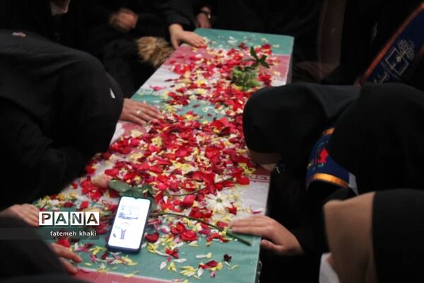 مراسم تکریم از مادران شهدا و وداع با پیکر شهید گمنام