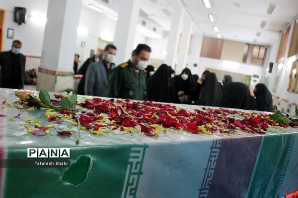 مراسم تکریم از مادران شهدا و وداع با پیکر شهید گمنام
