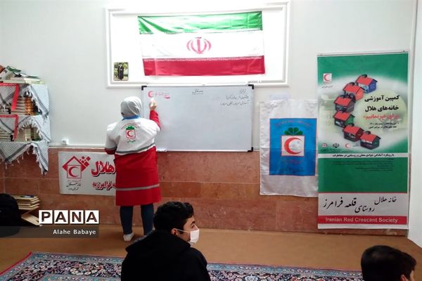 برگزاری دوره آموزشی کمک‌های اولیه در روستای قلعه فرامرز ملارد