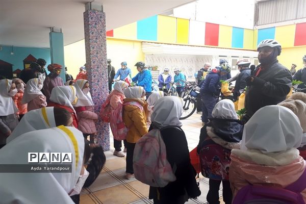 سفیران سلامت دبستان محراب منطقه ۱۴ در آستانه روز هوای پاک