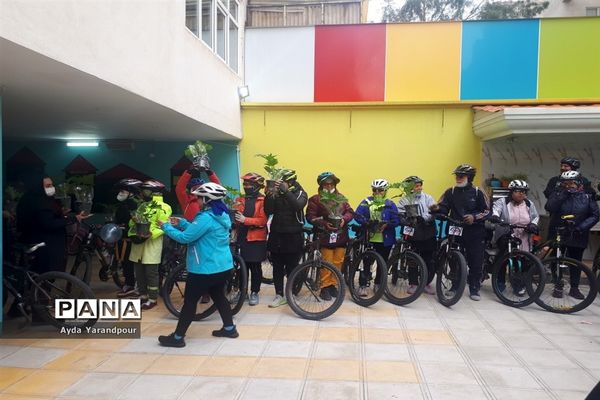 سفیران سلامت دبستان محراب منطقه ۱۴ در آستانه روز هوای پاک